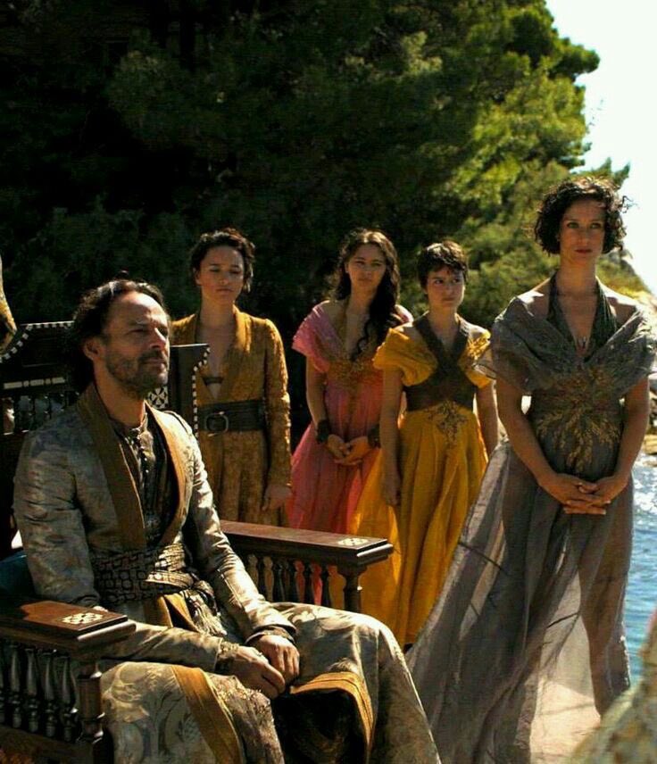 gulaaab__'s tweet photo. honestly wish we got more of dorne fashion😭 https://t.co/vUeOgoqfuQ