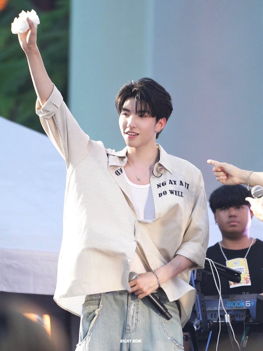 RIGHT NOW. tweet media