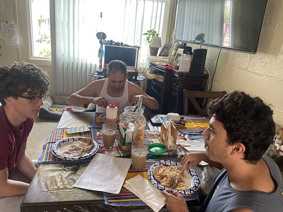 Elimination of aid programs: Trump's policy eliminates the Grad PLUS program, which affects master's and doctoral students, and modifies the Parent PLUS program, which affects parents who take out loans to pay for their children's education.

• Impact on eligibility: The policy