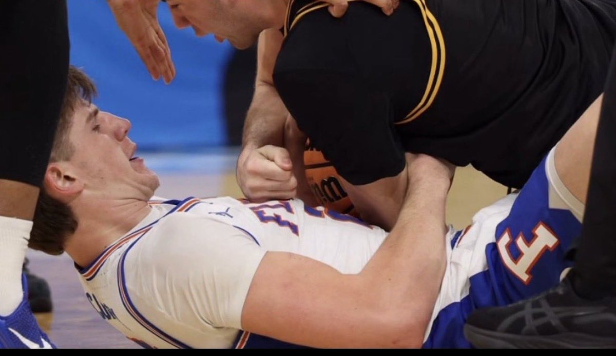 TrowellScott's tweet photo. @TyHudson83 B/C the goon should have still been in the game…. https://t.co/QFbnQcp7o7