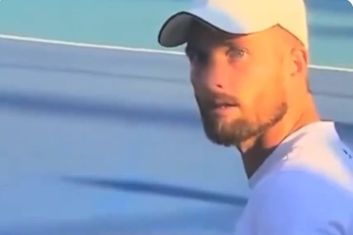 Cafrozed tweet media