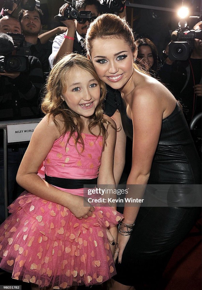 $𝖊꓄𝙚 𝗠𝗈ɳ†★nᥲ⊹! tweet media