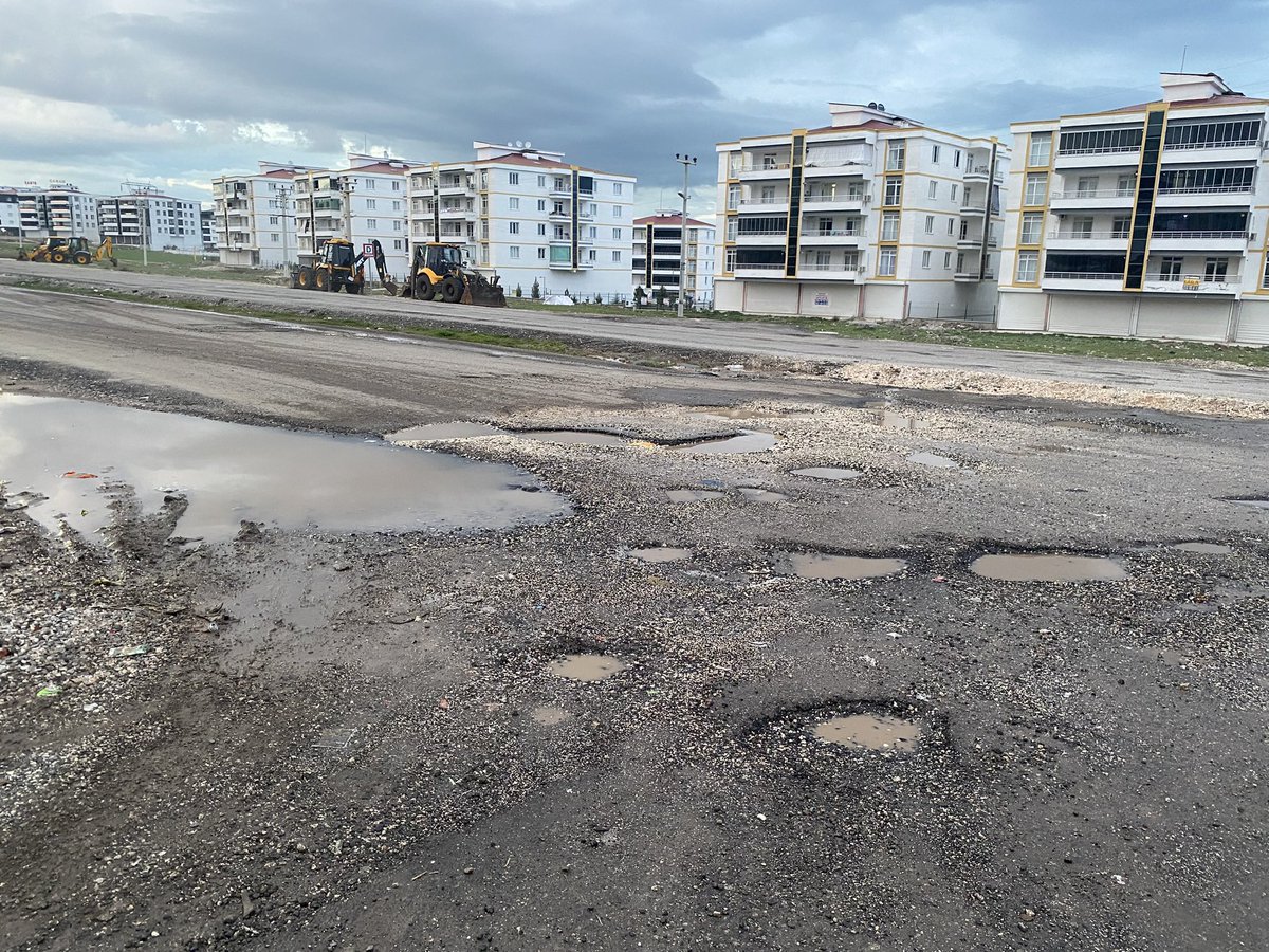 PhDedebiyat's tweet photo. @diyarbakirbld Diyarbakır Büyükşehir Belediyesinin müthiş çalışmaları! Hizmette sınır yok, yollar muhteşem… https://t.co/1oyZs4FFF6