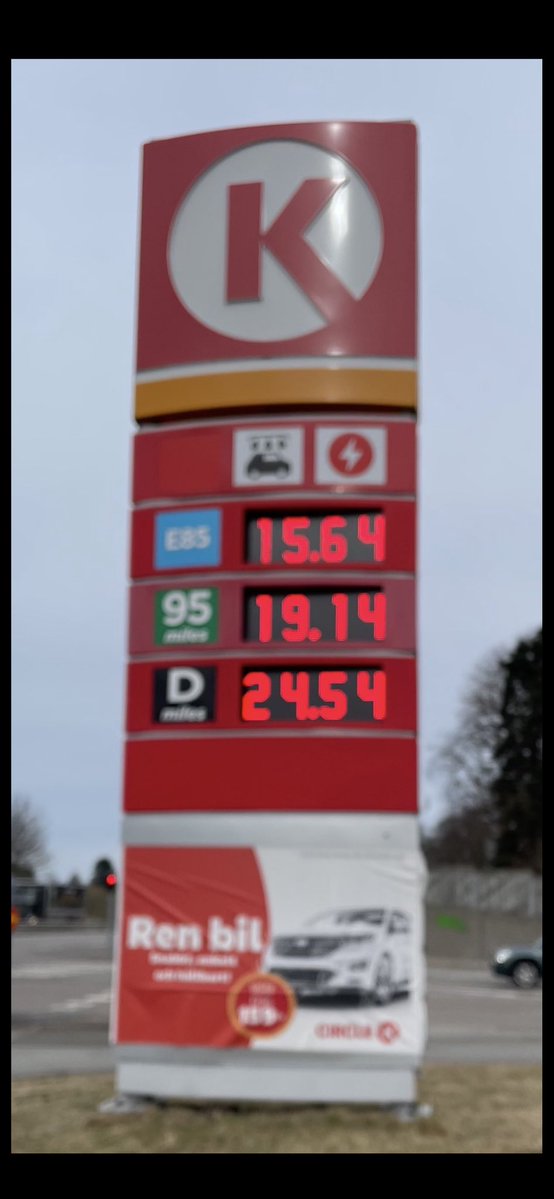 Daniel Olausson🌹 tweet media