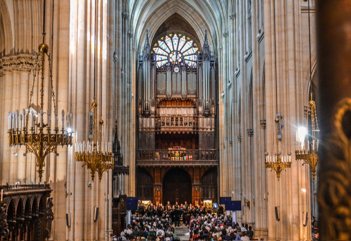 OrgueGrand's tweet photo. 🔍 Retour en images sur le concert des 20 ans du chœur Ô Trente (chœur en résidence à Sainte-Clotilde) qui s'est déroulé samedi dans une Basilique comble.

Le grand-orgue s'est illustré sous les doigts d'Olivier Penin lors d'une création de Lise Borel.

📷 Photos : Victor Weller https://t.co/eL6udnZk3X