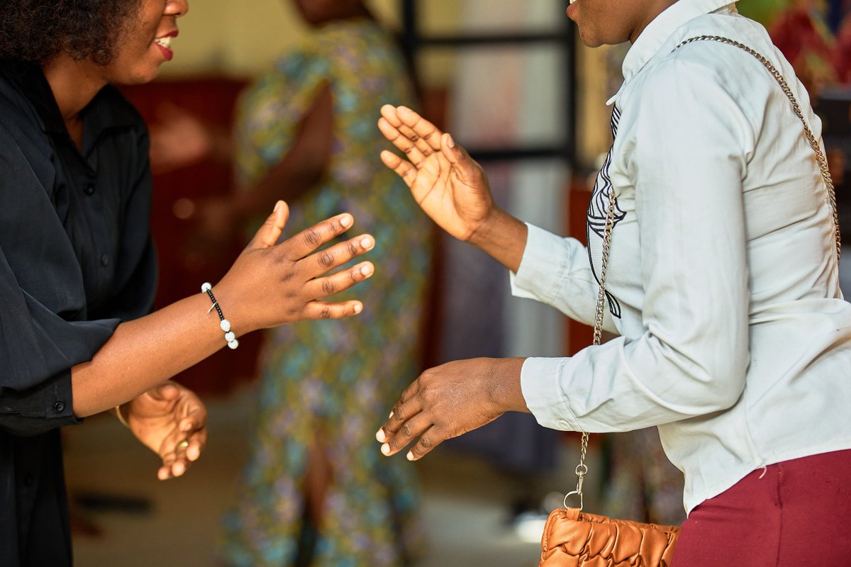 sofepadi's tweet image. 𝐁𝐢𝐞𝐧-ê𝐭𝐫𝐞 𝐞𝐭 𝐫é𝐬𝐢𝐥𝐢𝐞𝐧𝐜𝐞 𝐩𝐨𝐮𝐫 𝐥𝐞𝐬 𝐟𝐞𝐦𝐦𝐞𝐬 𝐚𝐟𝐟𝐞𝐜𝐭é𝐞𝐬 𝐩𝐚𝐫 𝐥𝐞𝐬 𝐜𝐨𝐧𝐟𝐥𝐢𝐭𝐬
Dans le cadre du projet #SHINE, et grâce au soutien financier de Culture of Resilience Network Foundation, des sessions de bien-être ont été organisées à #Goma