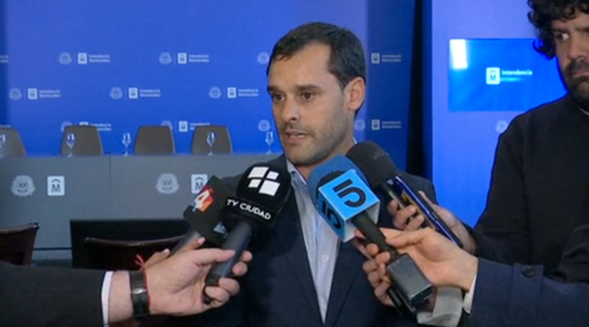 La <a href="/montevideoIM/">Intendencia de MVD</a> presentó #SalíJugando, programa que busca democratizar el acceso al deporte infantil mediante una inversión histórica en infraestructura deportiva comunitaria, detalles en <a href="/InfoCapitalTV/">INFO CAPITAL</a>.-