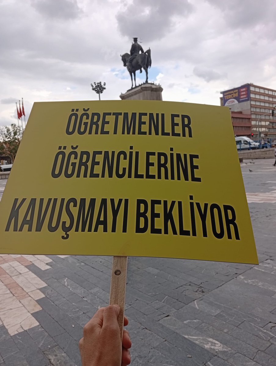 ElifCngir's tweet photo. Uzun süredir bekledik 
 #SözCbdeSonKpssEk25BinMeb https://t.co/sdd1IPbuyG