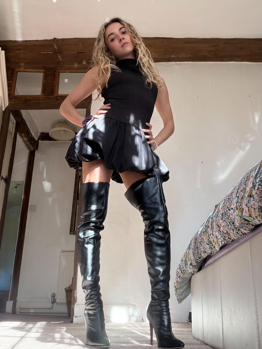 Goddess Molly ✨ tweet media