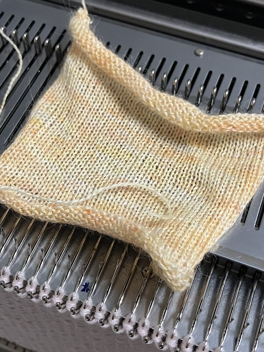 rico9756777's tweet photo. 귀여운 수편기 스와치
#machineknitting #knittingmacgine https://t.co/fSYoj7b702