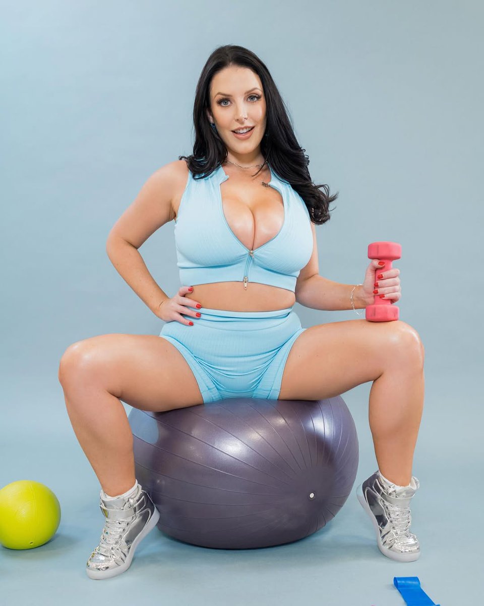 𝗧 𝗢 𝗡 𝗜 𝗦 𝗧 𝗔 𝗥 𝗞 tweet media