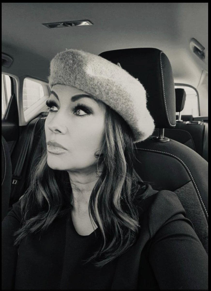 Emma_Louise tweet media