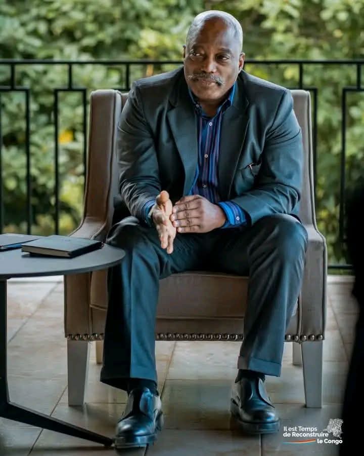 TresorKala77538's tweet image. #RDC 🇨🇩: Réfléchissons un peu !
Il dit qu'il a acheté sa maison de #Goma en 1999 alors que durant cette période, Goma était occupée par l'armée Rwandaise attravers le RCD d'Azarias Ruberwa. 

Sur ce, j'ai deux Questions : 

1. comment pouvait-il acheter une maison dans une zone