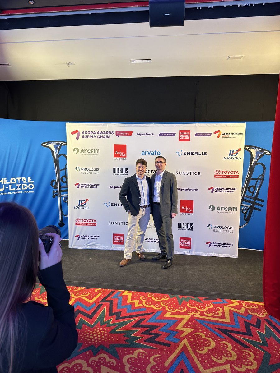 Agora_Managers's tweet photo. Passage obligé pour la photo 📸
Souvenir des #AgoraAwards https://t.co/YcdTqmwJ0V