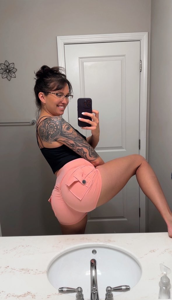 Riley Jade tweet media