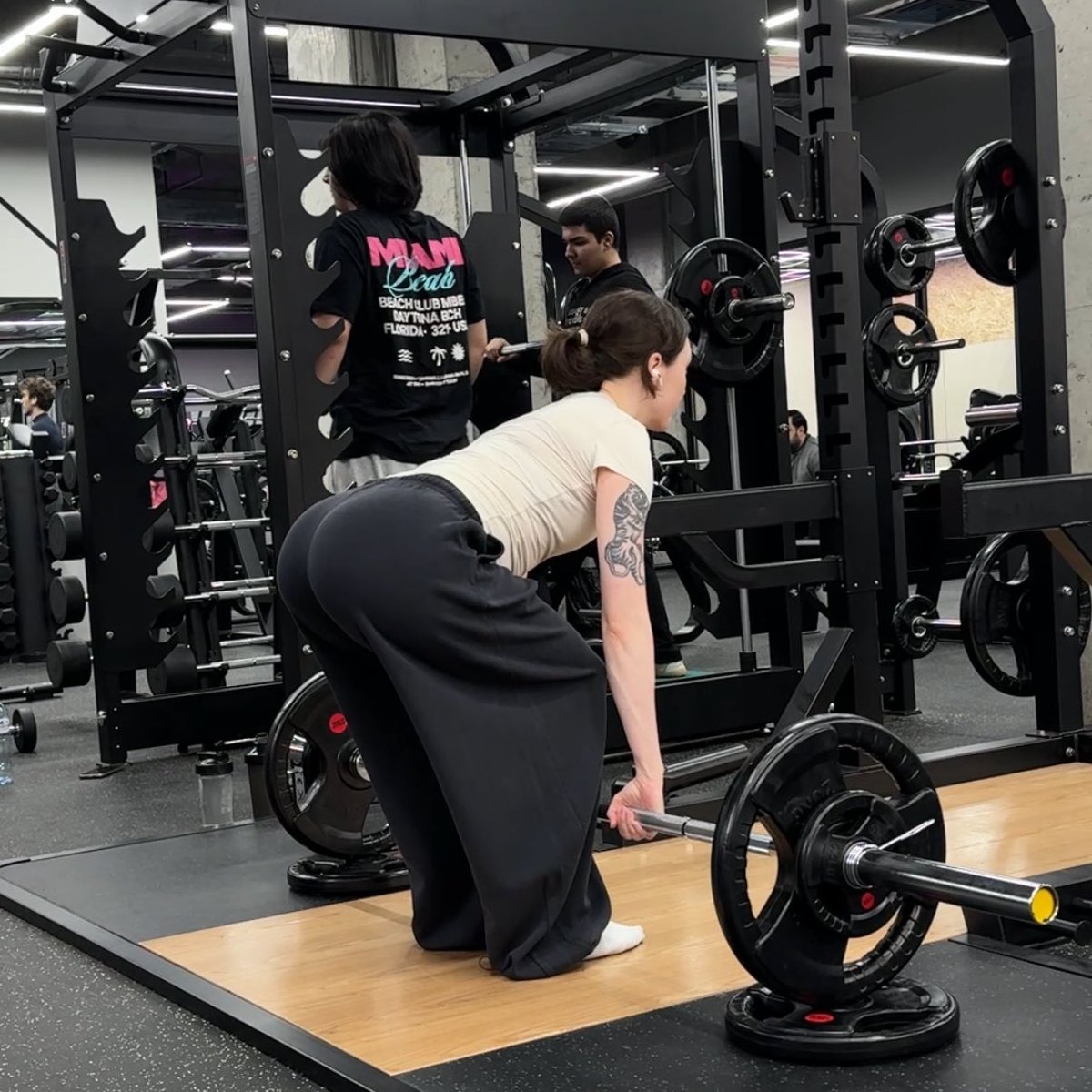 все хотят меня поцеловать tweet media