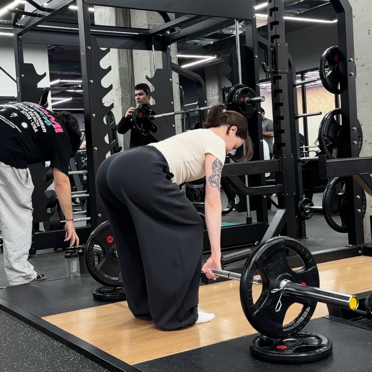 все хотят меня поцеловать tweet media