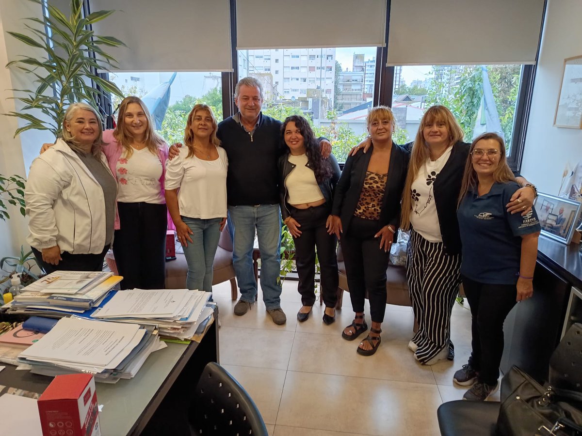 🤝 Recibimos la visita de las compañeras del Sindicato de Empleados de Comercio de Campana.

Un encuentro de compañerismo y compromiso, fortaleciendo los lazos entre nuestras organizaciones 💪

🙌 Gracias por la visita y un abrazo a Luis Juárez, secretario general del SEC Campana