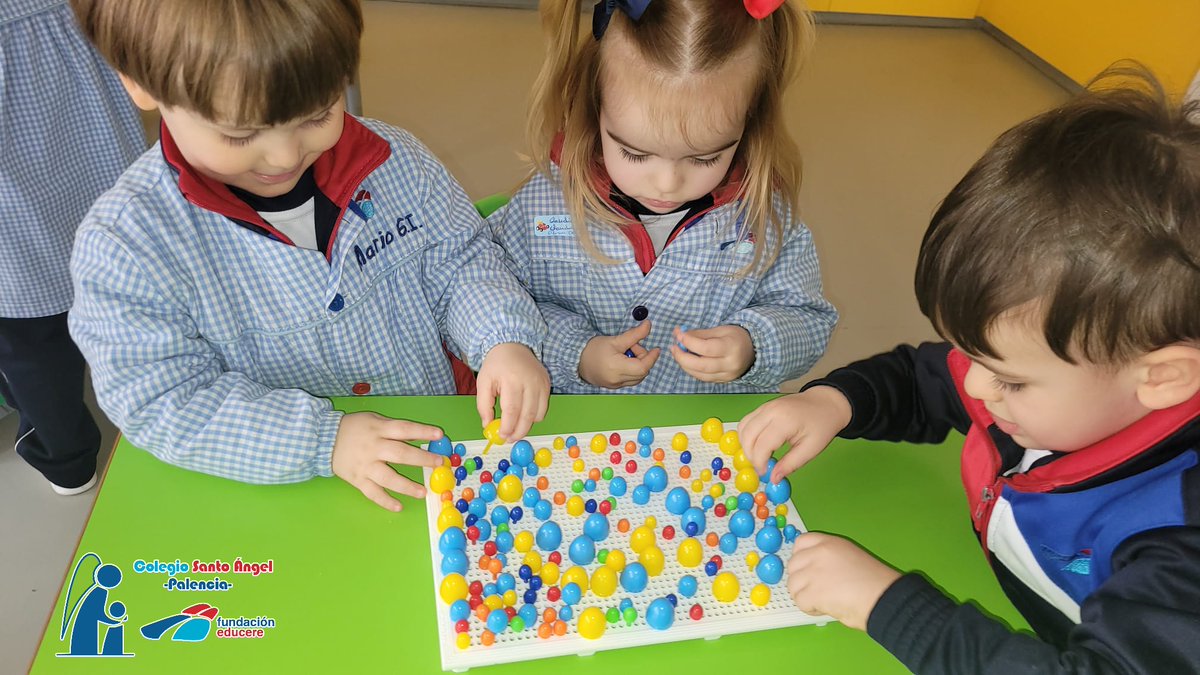 SantoAngelPal's tweet photo. Qué bien escribimos nuestro nombre en el #infantil3años! Para ello, hemos realizado un gran trabajo de juegos y actividades de motricidad fina:desenredar,atornillar,usar pinzas...Nuestras manitas ya están listas para escribir letras! #santoángelpalencia #somoseducere @FundEducere https://t.co/eVQapTrXZT