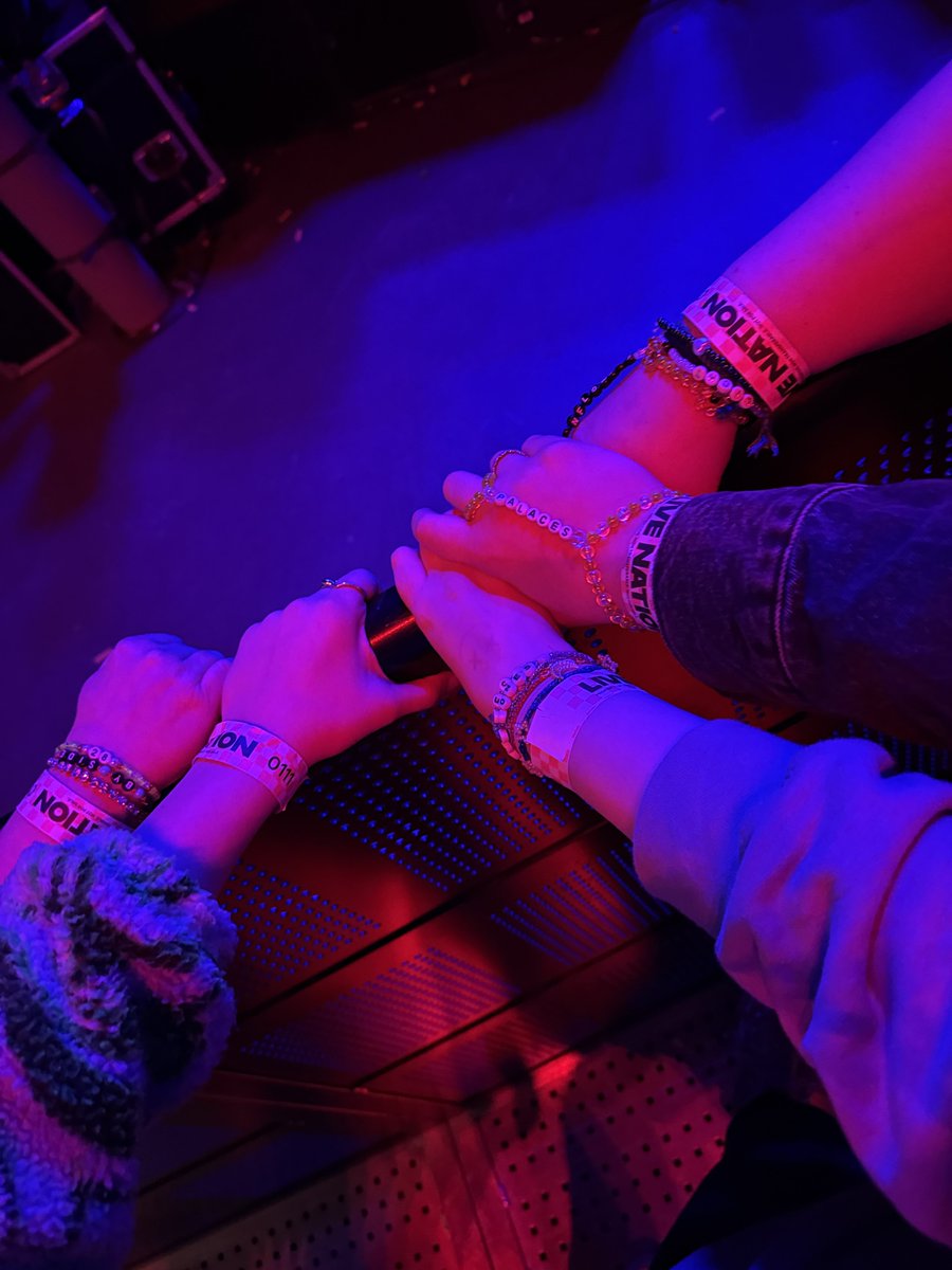 Emi🏒🚨on Netflix🪩Met Louis✨ tweet media