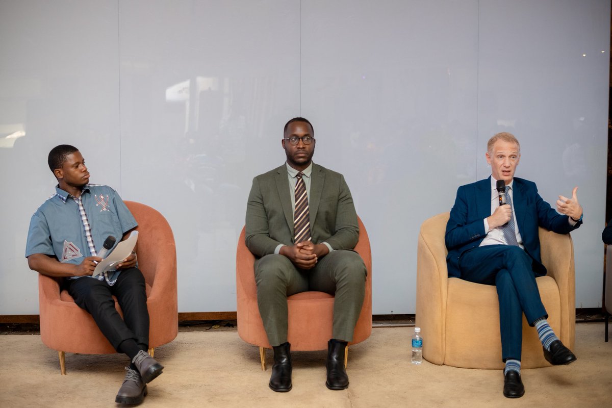 AsblWise's tweet photo. Une journée inspirante au cœur de la Foire des Femmes Entrepreneures ✨
Des échanges riches, des connexions fortes et des femmes qui bâtissent l’avenir . @CanadaRDC @investindrc @AmbSuisseRDC https://t.co/JuG1ho0iXm