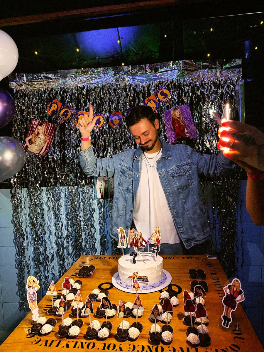 _LucasRenato_'s tweet photo. vocês não vão acreditar qual foi o tema do meu aniversário @MileyCyrus @Disney @Disneyplus @mileyworld @OCHannahMontana @MileyCyrusBR https://t.co/qrnc5TJYUP