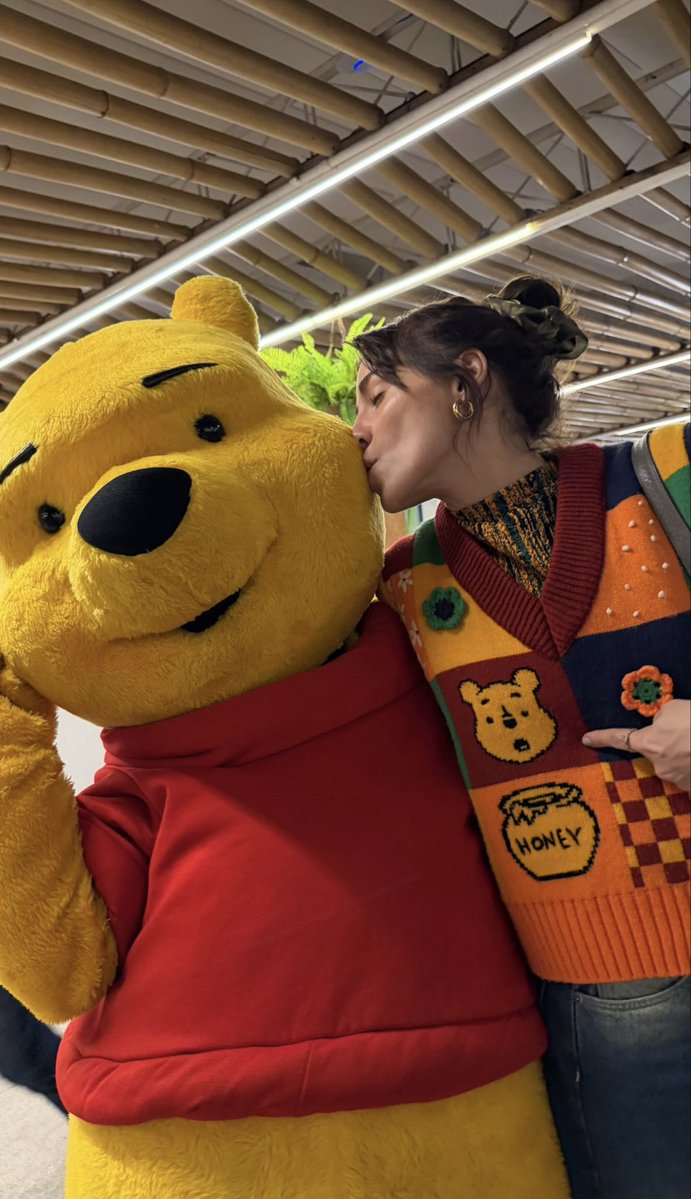 Letícia Colin tweet media