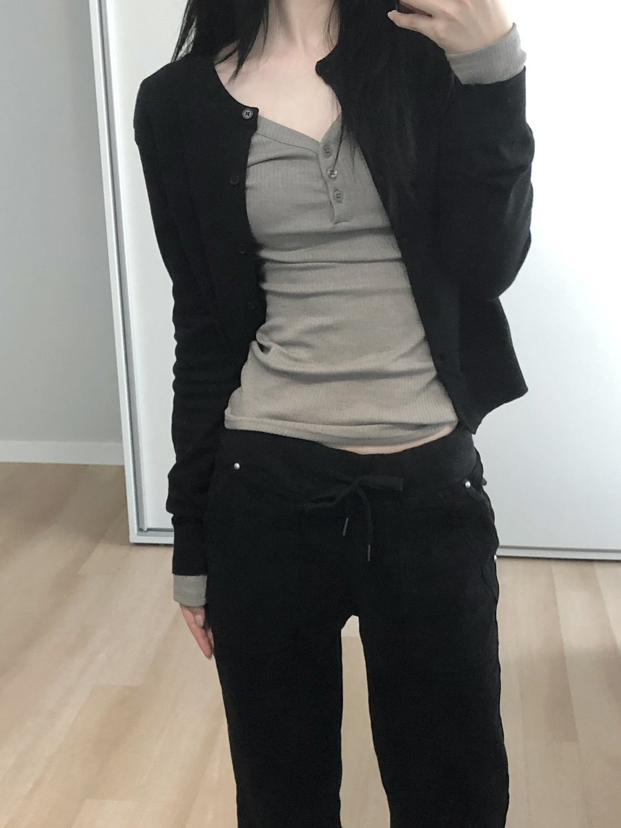 지금이다... 2만원 아래가 찐이야
2년째 보풀없이 짱짱한 가디건 만구천원에 깔별로 쟁이세요

s.zigzag.kr/abr/apAHG3qfo5
구매 시 수수료 지급받음