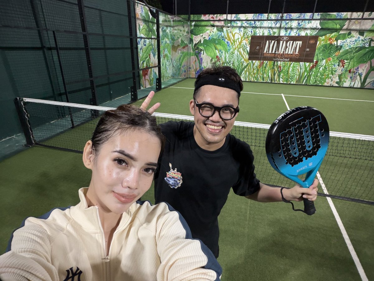 deofhrdy's tweet photo. Orang-orang yang baru kenal kami pada gak percaya kalau ini kakak adek kandung 1 orang tua yg sama saking bedanya ☺️☝🏻 https://t.co/l2eH4Yh4Ty