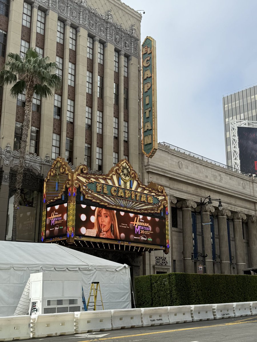🚨 Red carpet is being set now for the Hannah Montana 20th year premiere on El Capitan in LA!!
