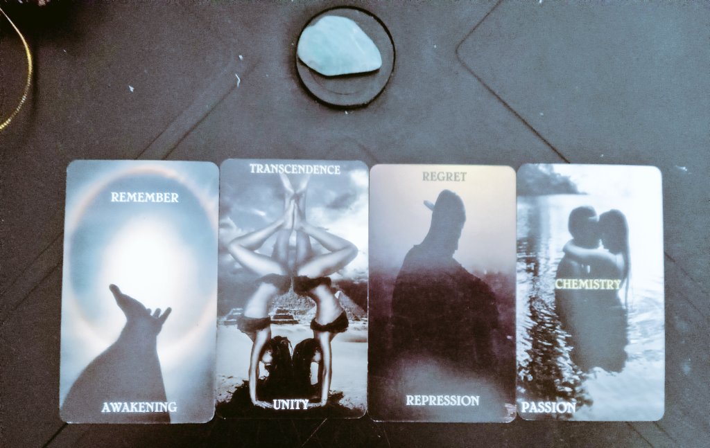 Madame Oracle Lunar🪞✨ tweet media