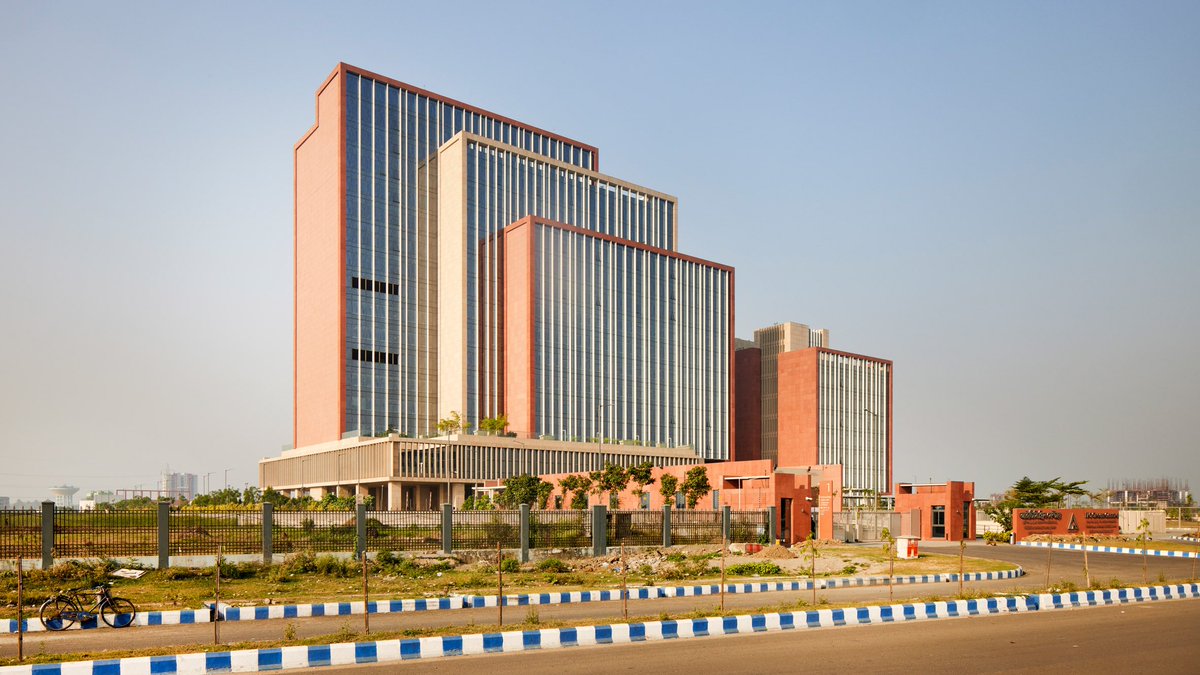 dezeen's tweet photo. Sandstone murals adorn giant office in Kolkata by Morphogenesis:
https://t.co/9cOX0jVtrB https://t.co/cvdxcKrocd