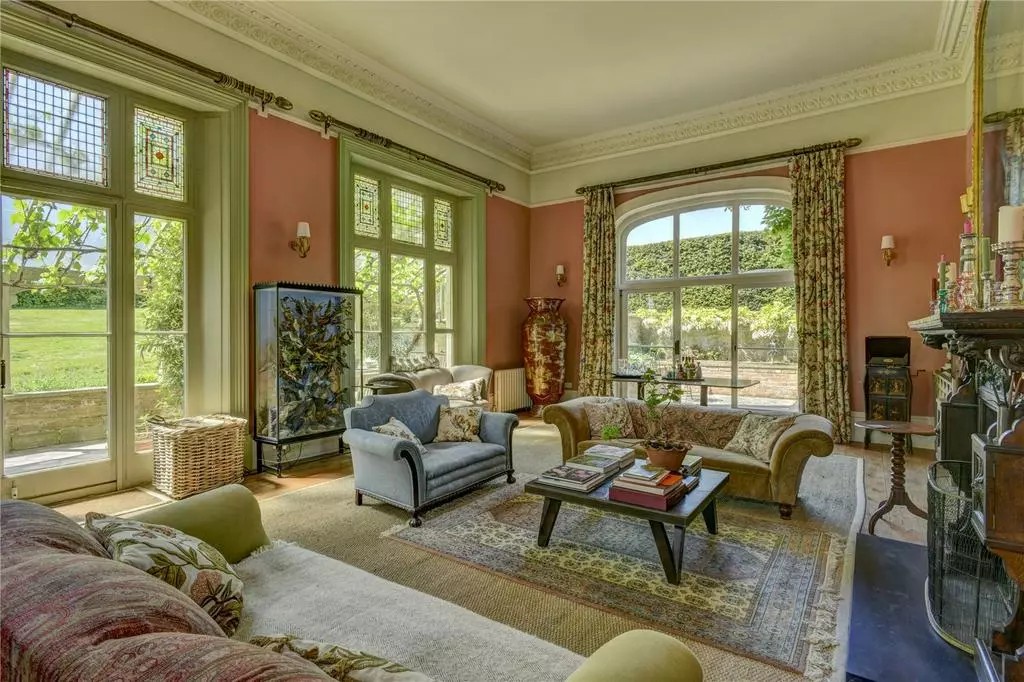 OnTheMarket tweet media