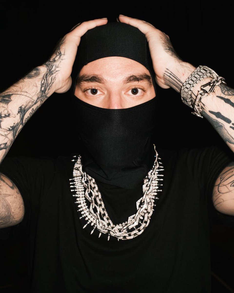 AkzWhoMatter tweet media