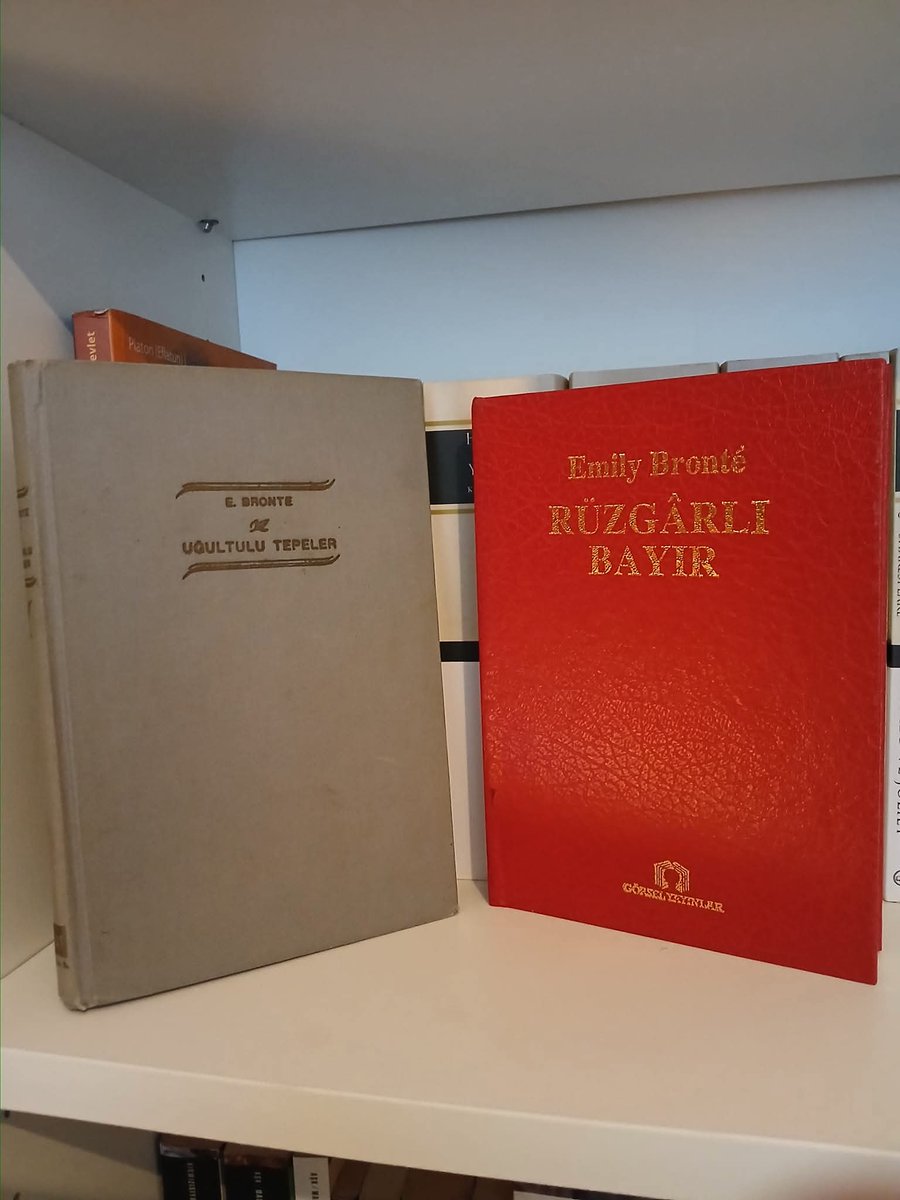 unsalaktas's tweet photo. Uğultulu Tepeler veya Rüzgârlı Bayır (özgün adı: Wuthering Heights) Emily Brontë'nin 1847 yılında Ellis Bell mahlası ile yayımlanan ilk ve tek romanı.
#emilybronte #uğultulutepeler #rüzgarlıbayır #edebiyat #ellisbell https://t.co/qwpLl6hrbv