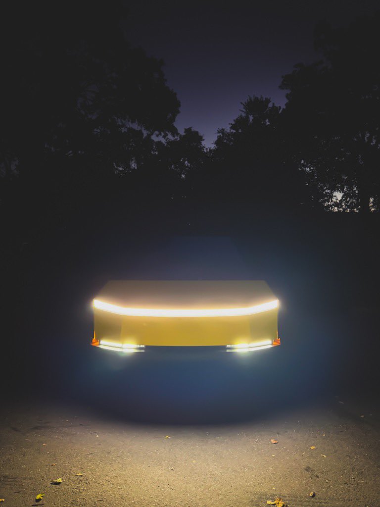 Unkonfined tweet media