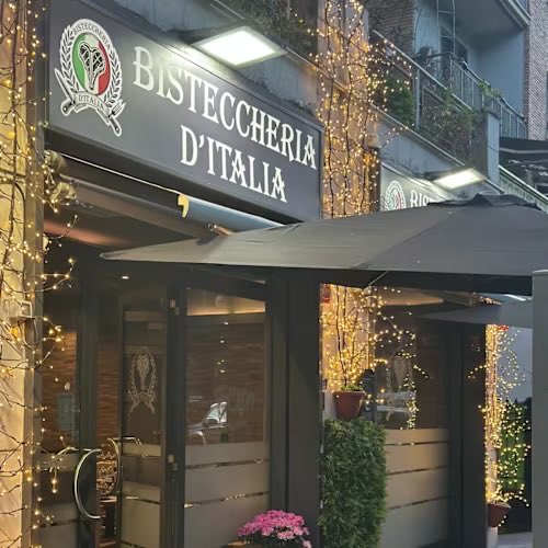 Stasera tutti a cena da Del Mastro, offre lui.