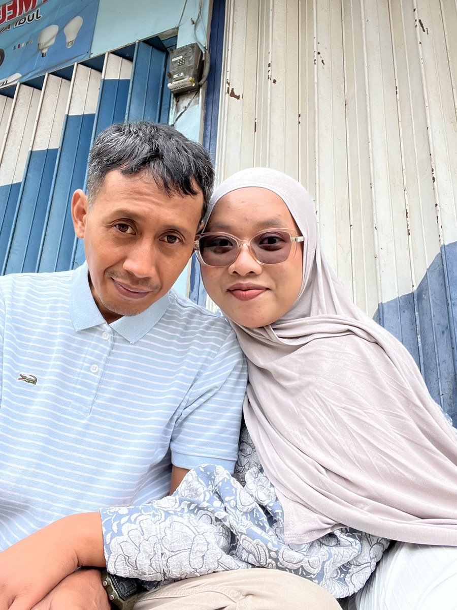 daunberg's tweet photo. Eid day 1 and day 3, cause spent another day casually in daster 😌✨🌙 https://t.co/r6Cwf7ceMG