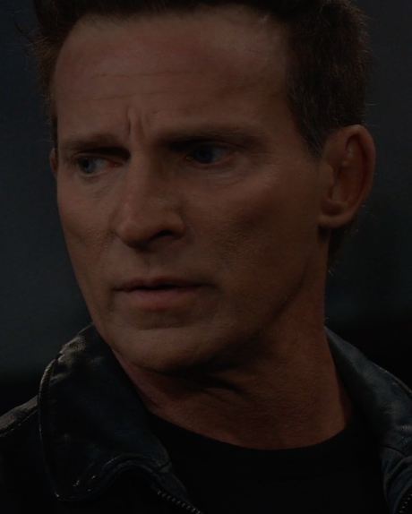 Jason would be dead without Rocco's intervention... but the PCPD might not see it that way. Can he clean up the scene before they arrive?
#GH is all-new and starts RIGHT NOW on ABC! @1steveburton