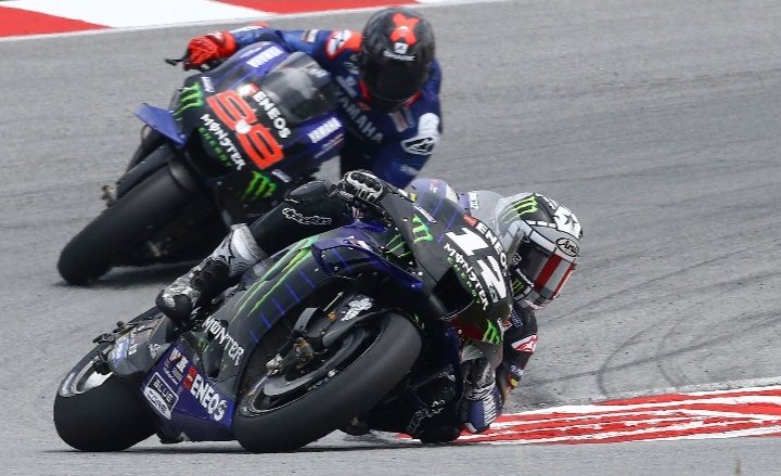 martiinator89's tweet photo. Lo de tirar la toalla en el primer bache de la temporada qué coño es? Viñales, Brad y Enea cayeron en Q1 y el domingo también les fue mal. Solo Pedro pudo mostrar algún destello con la goma soft. Es un problema de la KTM, que lo dejen es un acto de cobardía por parte de ambos. https://t.co/ZgFXbgAq1V