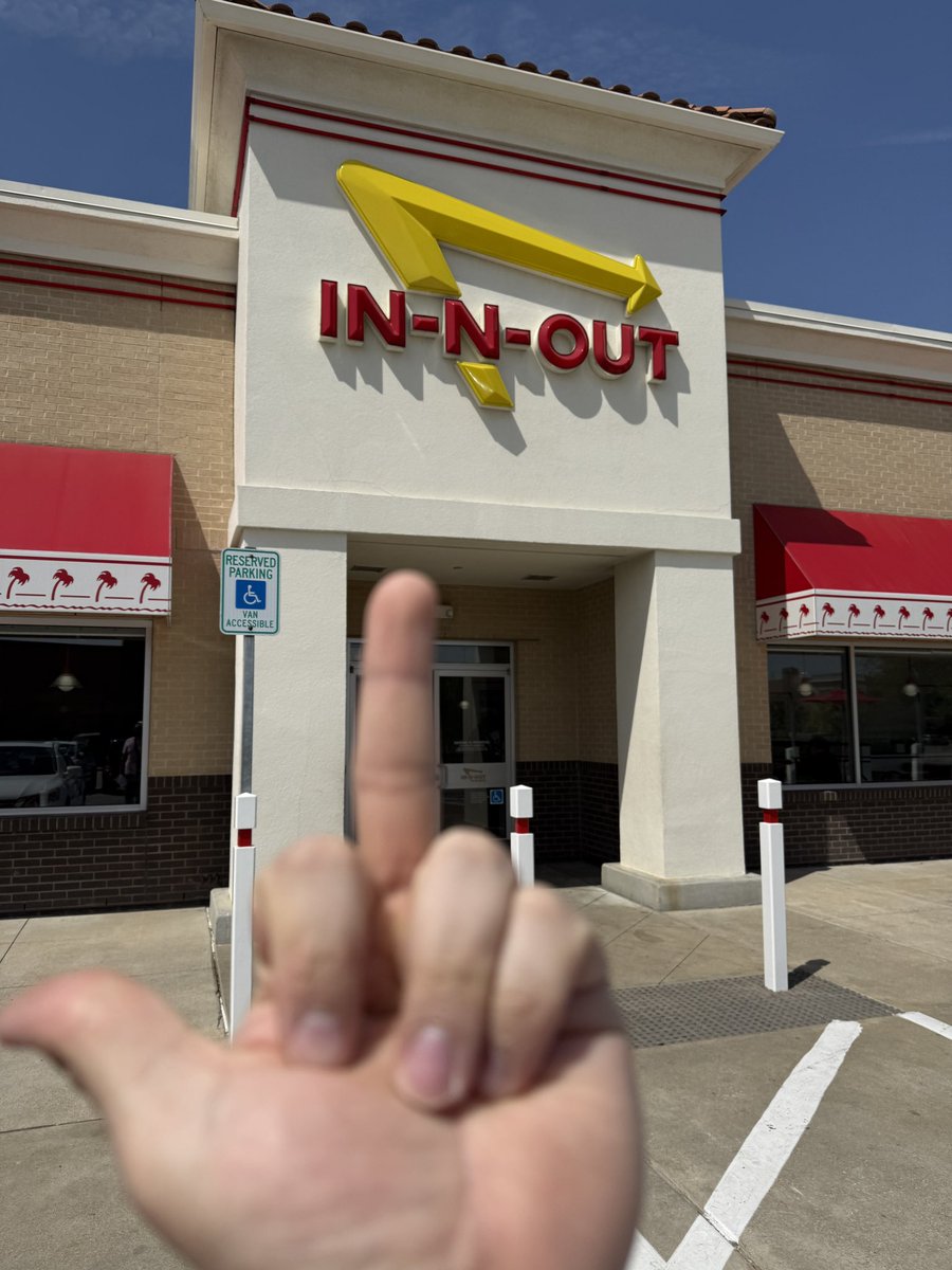 Straw Hat Dave tweet media