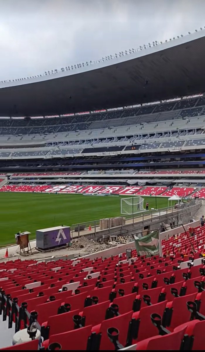 0zxS1's tweet photo. @MXESTADIOS Ya están poniendo la red de las porterías, ojalá las dejen flojas, cuando estaban tensas se veían dlv 

Créditos: TheFlorian69 en Tt https://t.co/vLBDo2IiCq