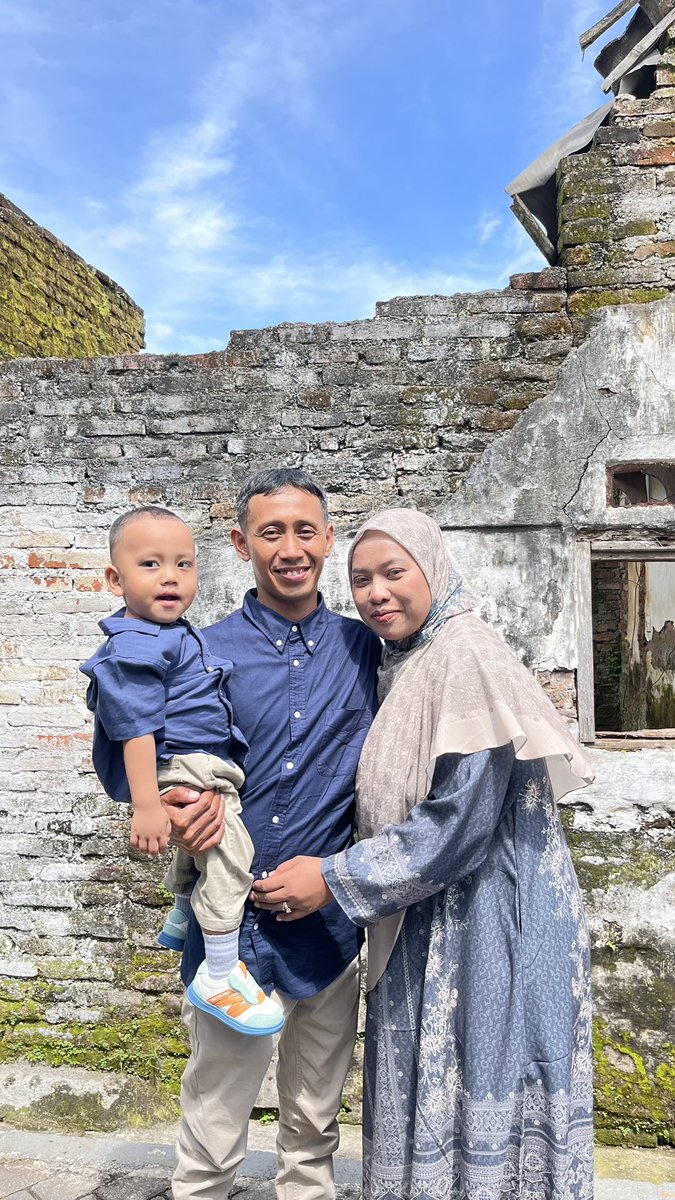 daunberg's tweet photo. Mandatory Eid background, Happy Eid everyone! 🌙✨ https://t.co/Sv0VR9sw2c
