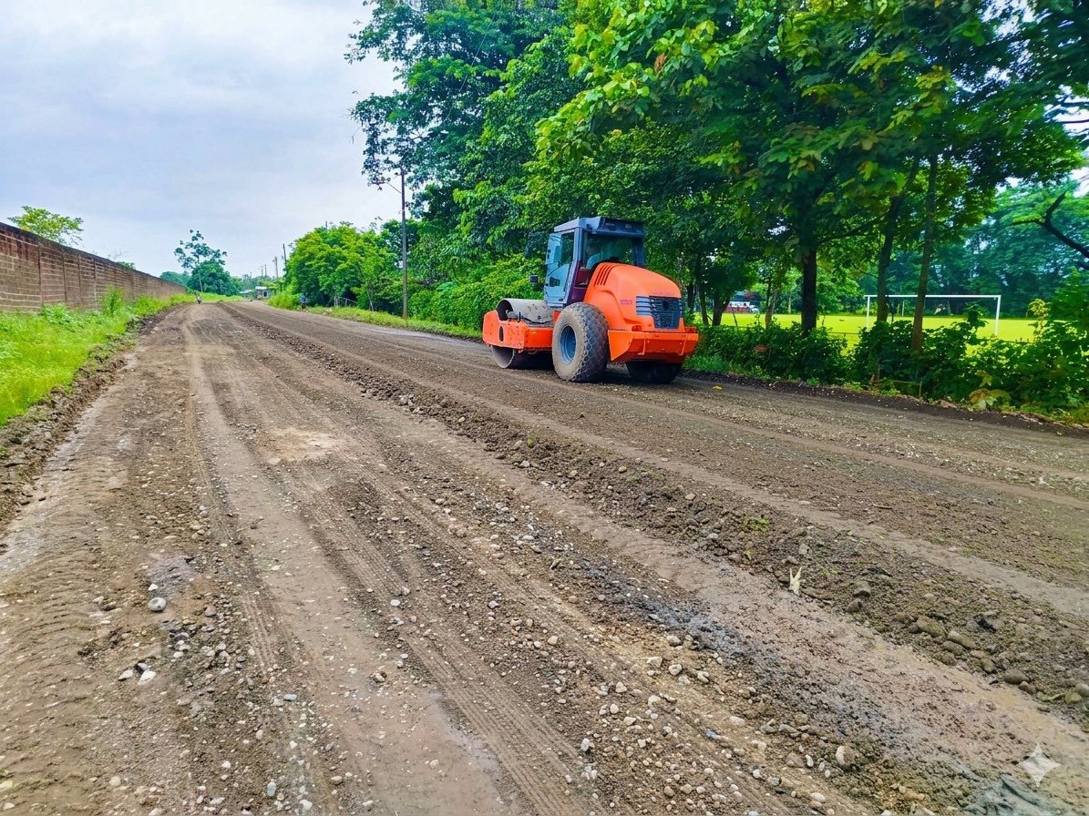 AlcalNaranjito's tweet photo. La Alcaldía de Naranjito, liderada por el alcalde Cristian Suárez, realiza trabajos de reconformación vial en la calle 9 de Octubre, en el sector Nuevo San Elías, junto al estadio. https://t.co/gZWoTeGt88