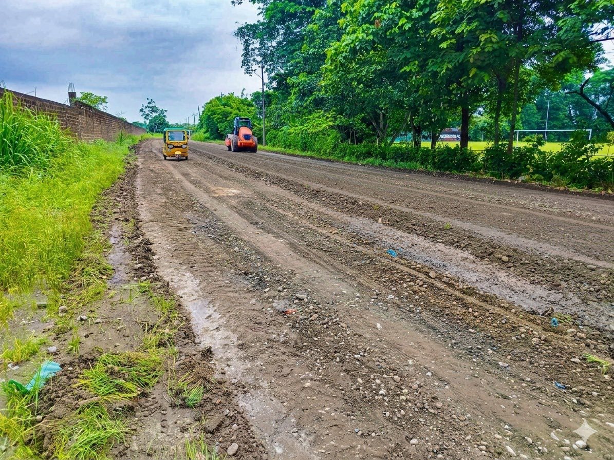 AlcalNaranjito's tweet photo. La Alcaldía de Naranjito, liderada por el alcalde Cristian Suárez, realiza trabajos de reconformación vial en la calle 9 de Octubre, en el sector Nuevo San Elías, junto al estadio. https://t.co/gZWoTeGt88