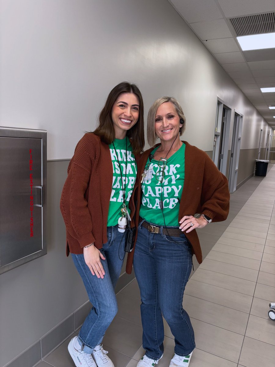 MrsHankinsClass's tweet image. Twinning with this cutie again! 💚