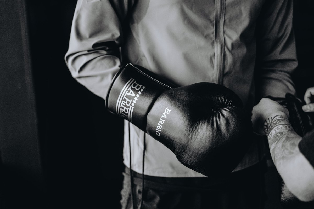 barricboxing's tweet photo. Smooth profile, Vintage Gold.

Clean lines and a precise fit, shaped with intent. Every panel is cut, stitched, and formed to sit exactly where it should. Built to perform, with nothing unnecessary.

#barric #barricboxing #heritagereborn #texasmade #handcrafted https://t.co/bV13DvNqIn