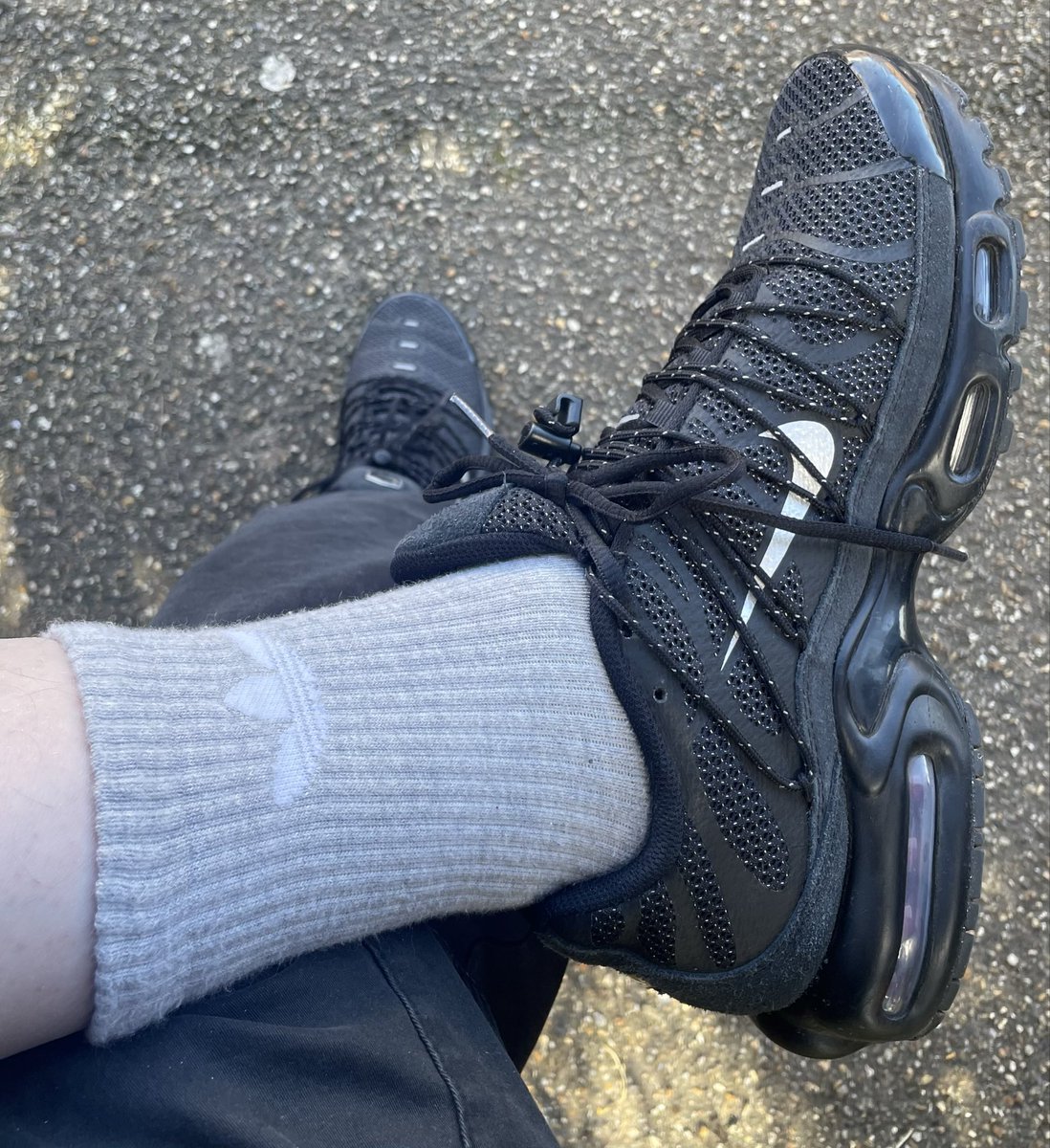Britsocktrainer's tweet photo. Mix and match - taking a rest. Black Air Max Plus Utility trainers and grey Adidas socks. Subs! Remember how I like these kept cleaned. Yes Sir!!! 🫵🏼🫵🏼🫵🏼😺😺
#dominant-male
#alphamale
#socks-trainers
#tough
#greysocks
#findom https://t.co/178OYwj9Qg