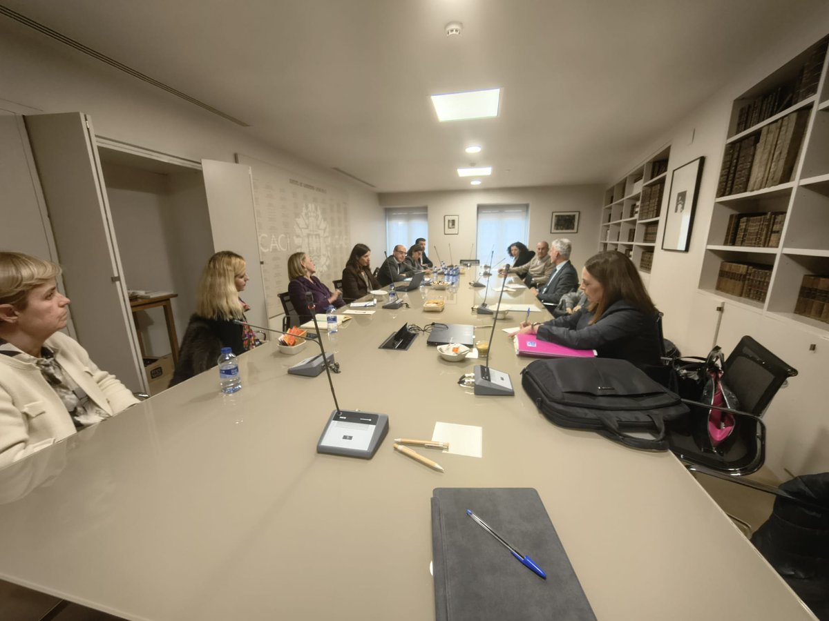 ICAGInforma's tweet photo. Esta tarde reunión con el Consejo General del P. Judicial para intercambiar pareceres sobre el estado actual de la Justicia en Gipuzkoa. Nuestro decano Gerardo López y miembros de Junta, con el presidente del TSJPV,  Iñaki Subijana, y la presidenta de la AP María Josefa Barbarín https://t.co/Y8rZ62f3SE
