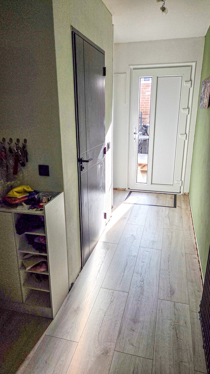 dinobreezy's tweet image. I am a bit more offline lately but we're in the middle of a big home renovation,  after a new roof and windows it's now painting and new flooring ⚒️💪🏻

#HomeImprovement #renovation #redecorating #verbouwen #busytimes